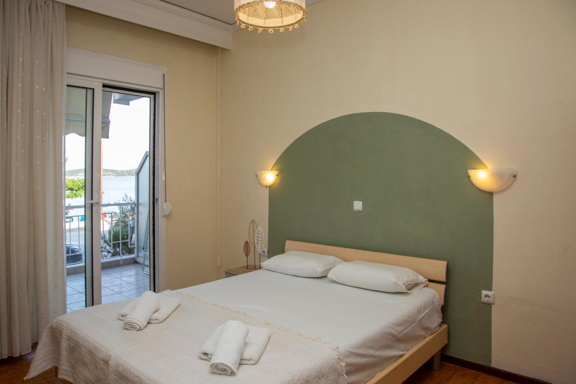 Seamoon Apartamento Néa Péramos Exterior foto